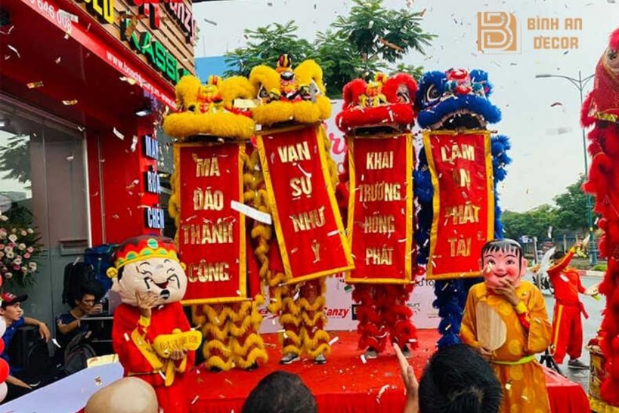 le cung khai truong cua hang 3